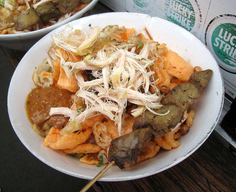 ilustrasi bubur dengan hati ayam (commons.wikimedia.org/Gunawan Kartapranata)