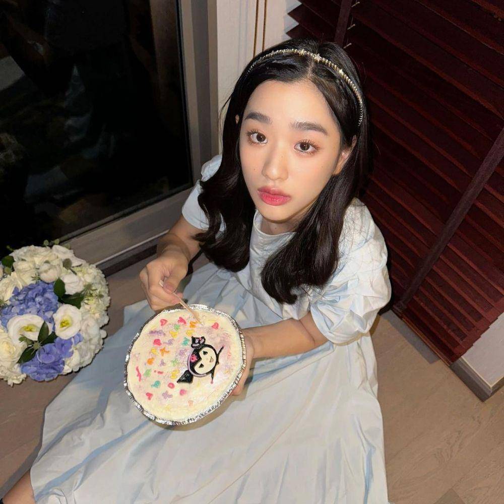 cute hairstyle ala Tu Tontawan (instagram.com/tontawan)