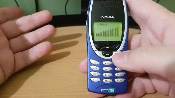 ilustrasi Nokia 8210 (youtube.com/MrFloryn88)