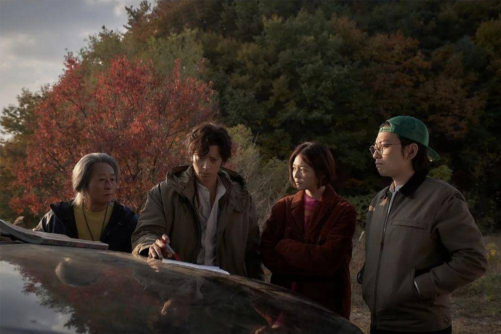 cuplikan Kim Jong Soo, Kang Dong Won, Esom, dan Lee Dong Hwi di film Dr. Cheon and The Lost Talisman (instagram.com/cjenmmovie)