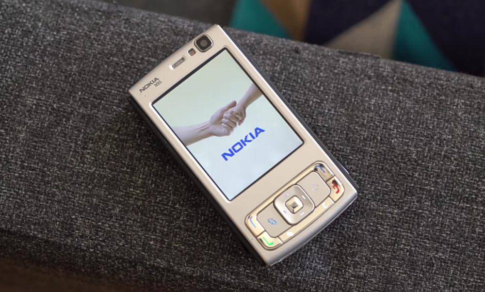 ilustrasi Nokia N95 (youtube.com/TheMrMobile)