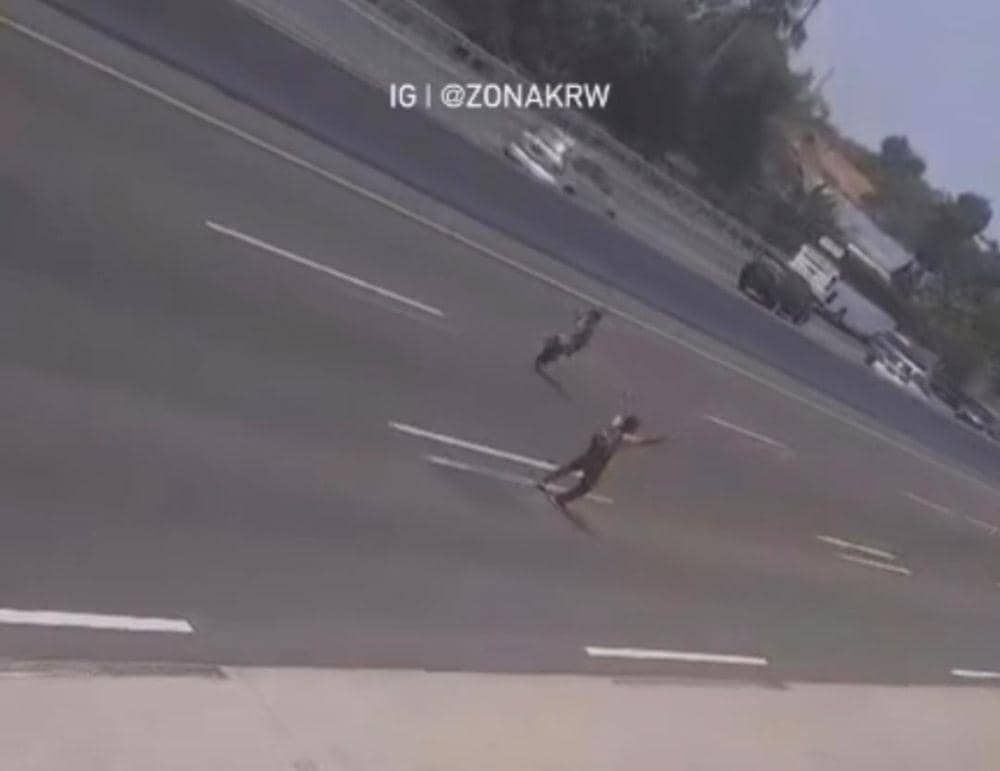 Tiga Bocah SD Nekat Joged di Tengah Tol Japek KM 56, Ini Kata Polisi