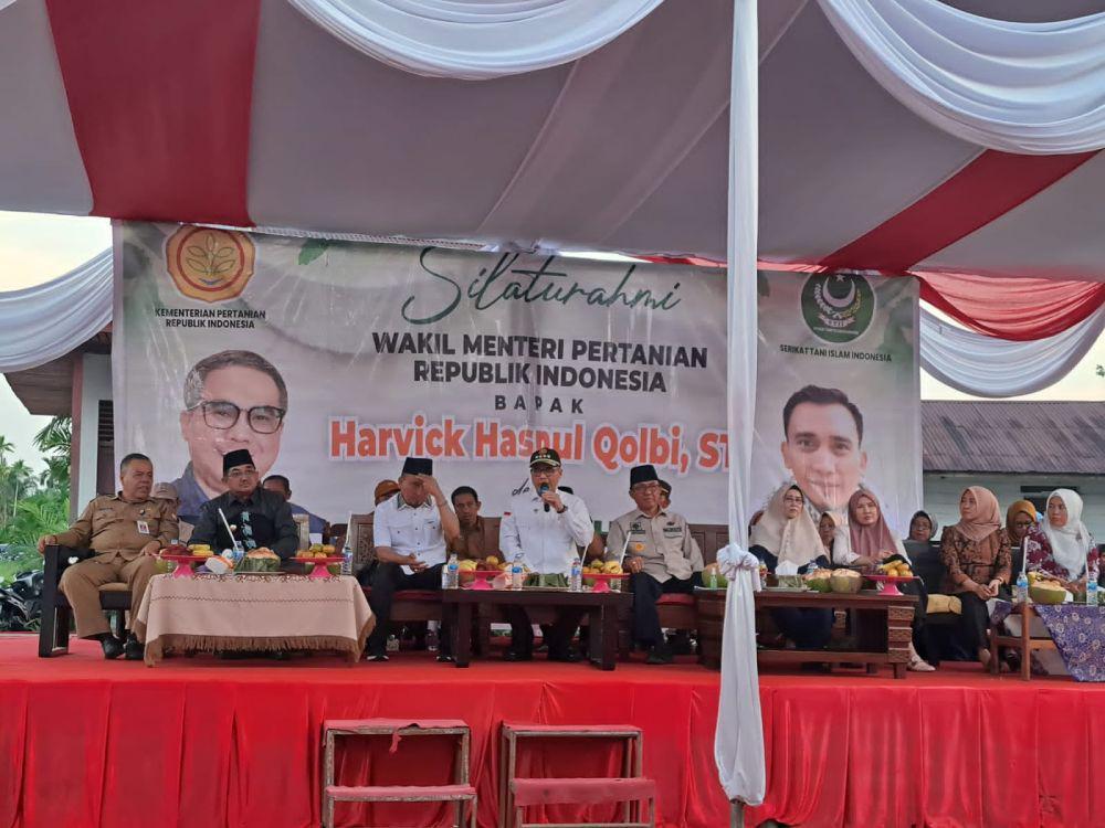 Sambangi Indragiri Hilir,Wamentan Dorong Inovasi dan Hilirisasi Kelapa