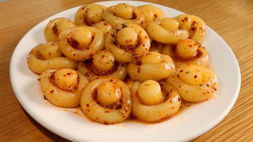 Ilustrasi chewy garlic seasoned potatoes (youtube.com/1Minute3Ingredient)