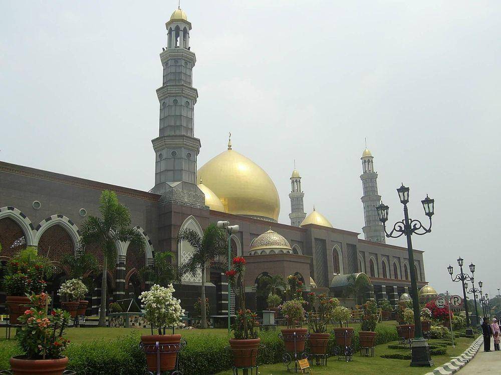 ilustrasi Masjid Dian Al-Mahri, Depok (wikipedia.org/Alamnirvana)