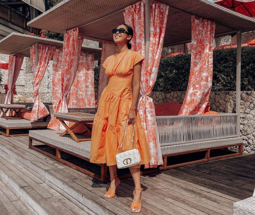 ragam dress Maria Rahajeng (instagram.com/mariarahajeng)