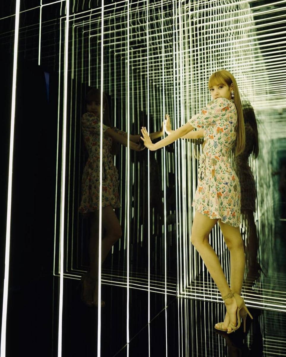 Inspirasi dress untuk hangout ala Lisa BLACKPINK (instagram.com/lalalalisa_m)