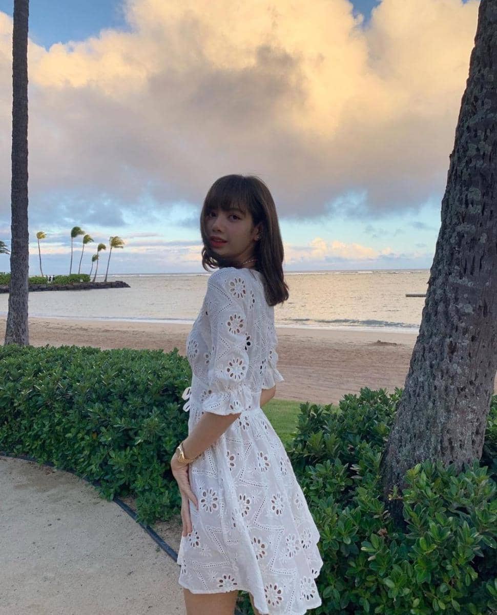 Inspirasi dress untuk hangout ala Lisa BLACKPINK (instagram.com/lalalalisa_m)