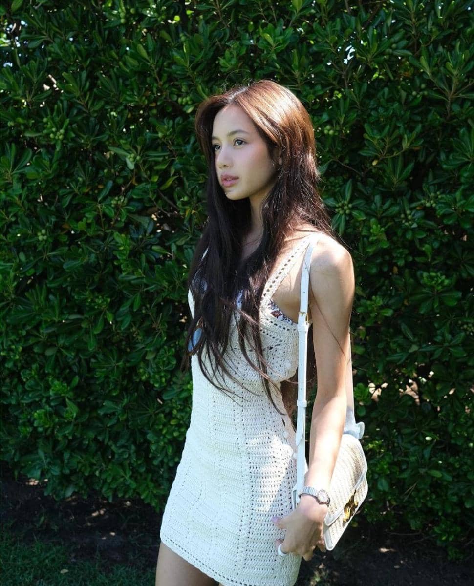 Inspirasi dress untuk hangout ala Lisa BLACKPINK (instagram.com/lalalalisa_m)