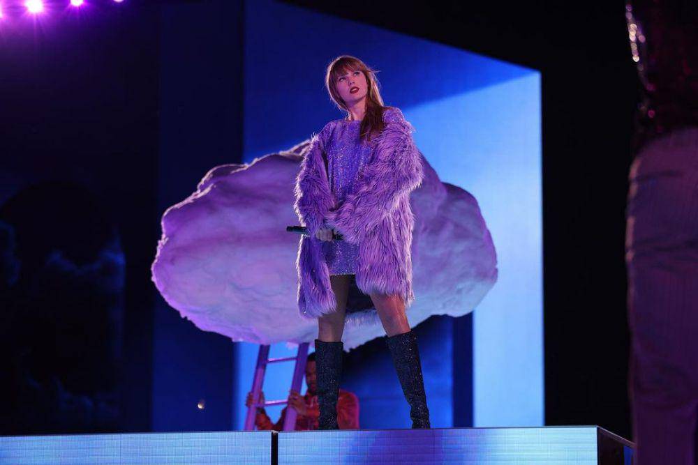 gaya nyentrik Taylor Swift di panggung jadi inspirasi ke party (instagram/taylorswift)