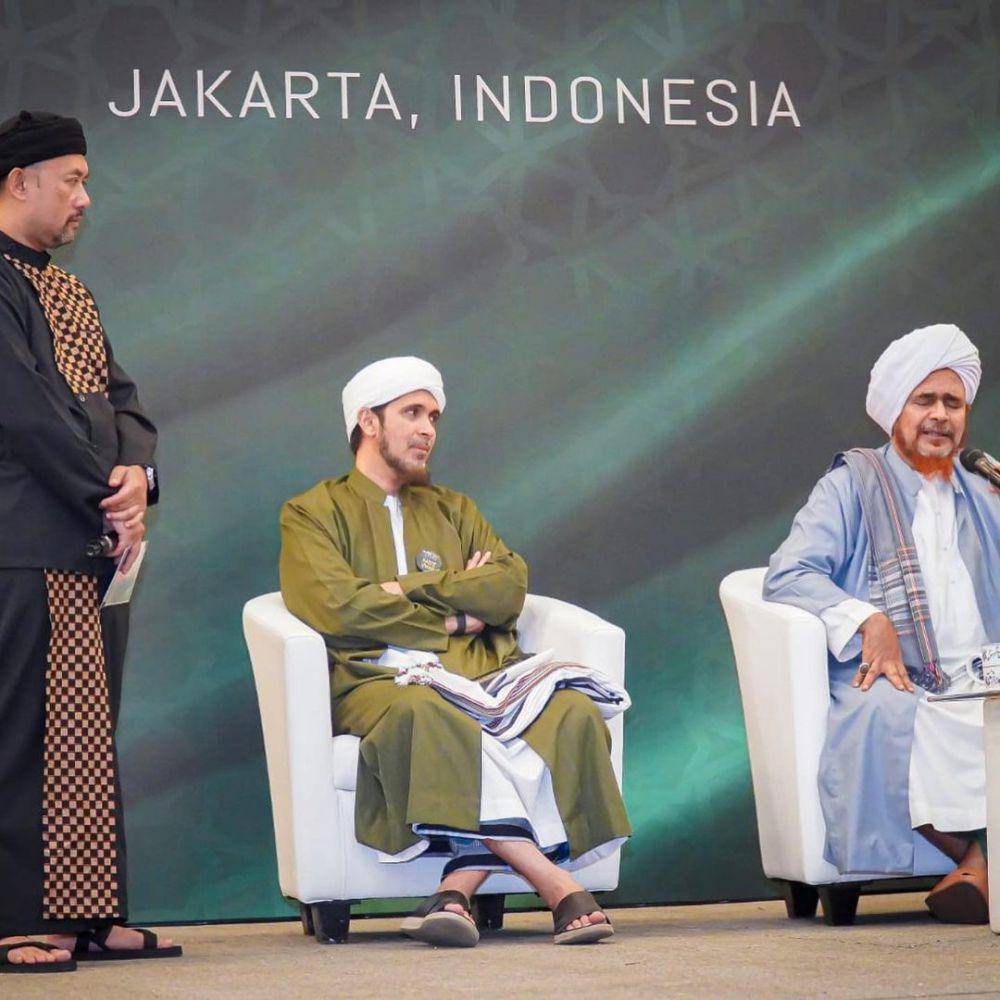 potret Ronal Surapradja di acara kehadiran Habib Umar (instagram.com/rocknal)