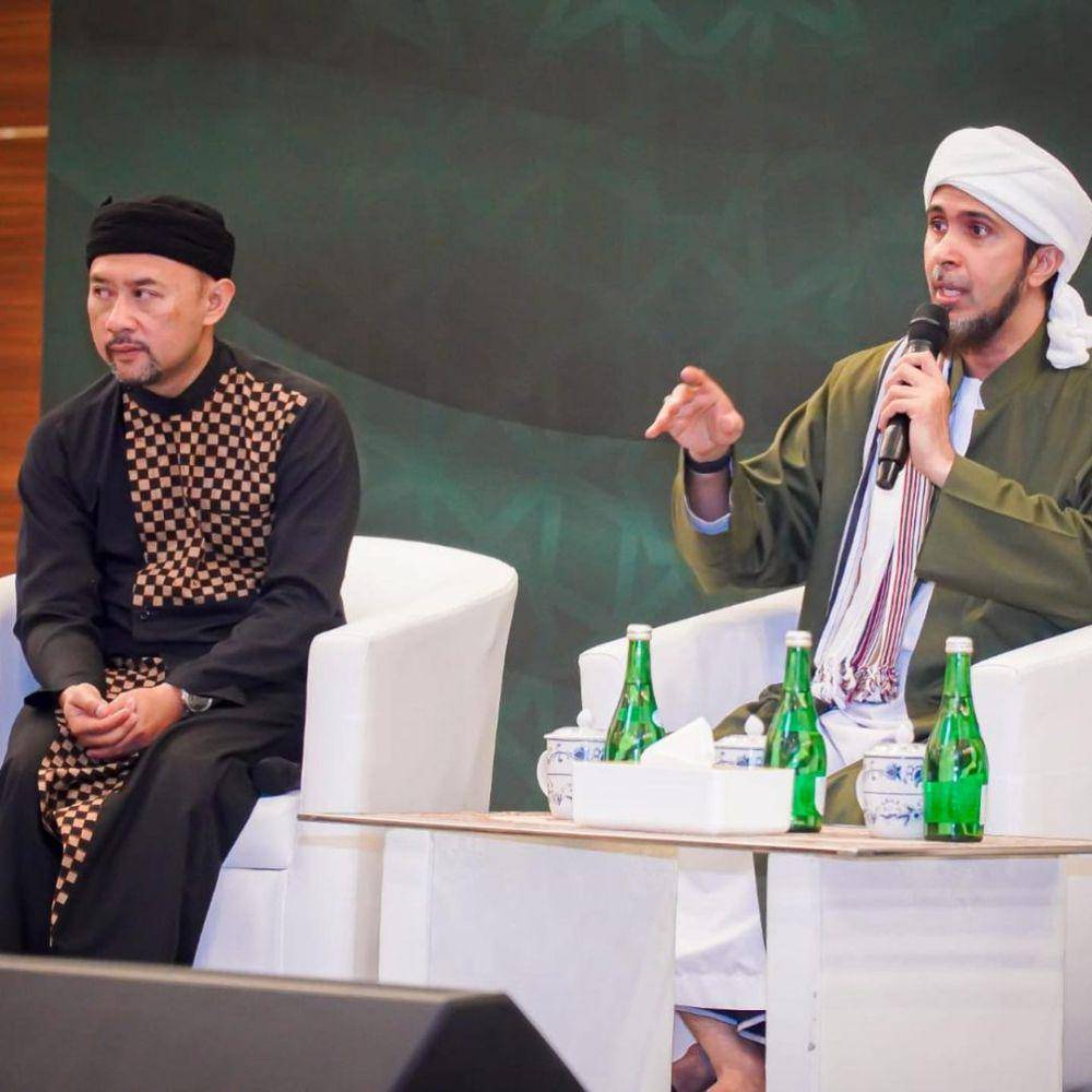 potret Ronal Surapradja di acara kehadiran Habib Umar (instagram.com/rocknal)