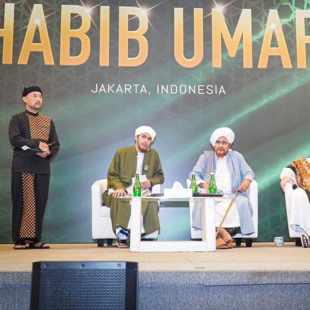 potret Ronal Surapradja di acara kehadiran Habib Umar (instagram.com/rocknal)