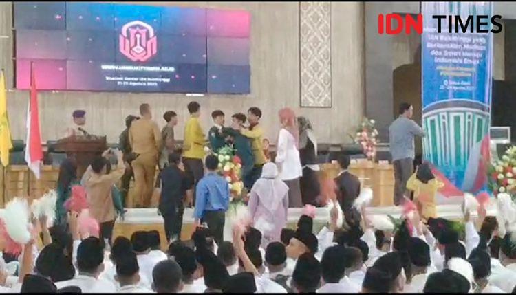 Gubernur Sumbar Diusir Mahasiswa UIN Bukittinggi Sembari Orasi