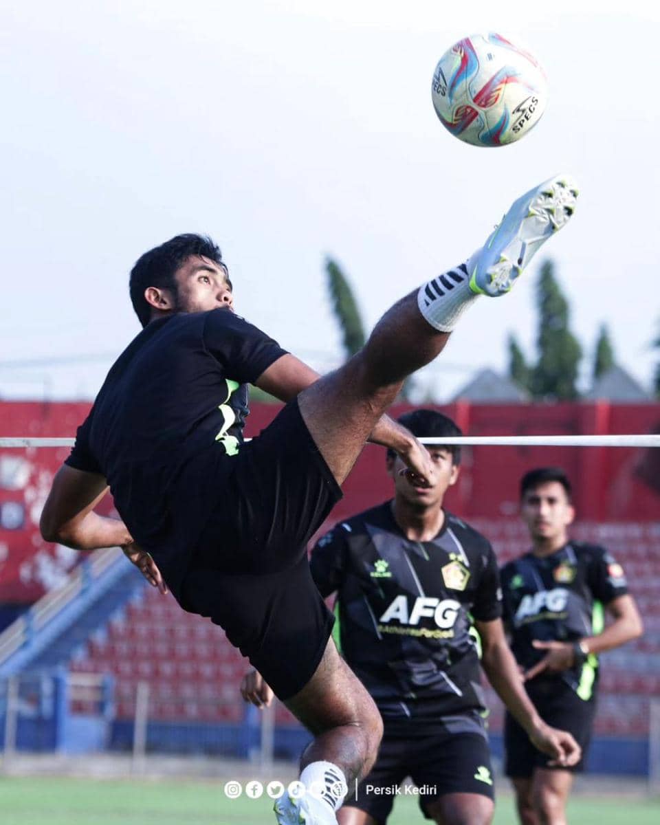 Pemain Persik Kediri saat berlatih. Instagram.com/ persikfcofficial