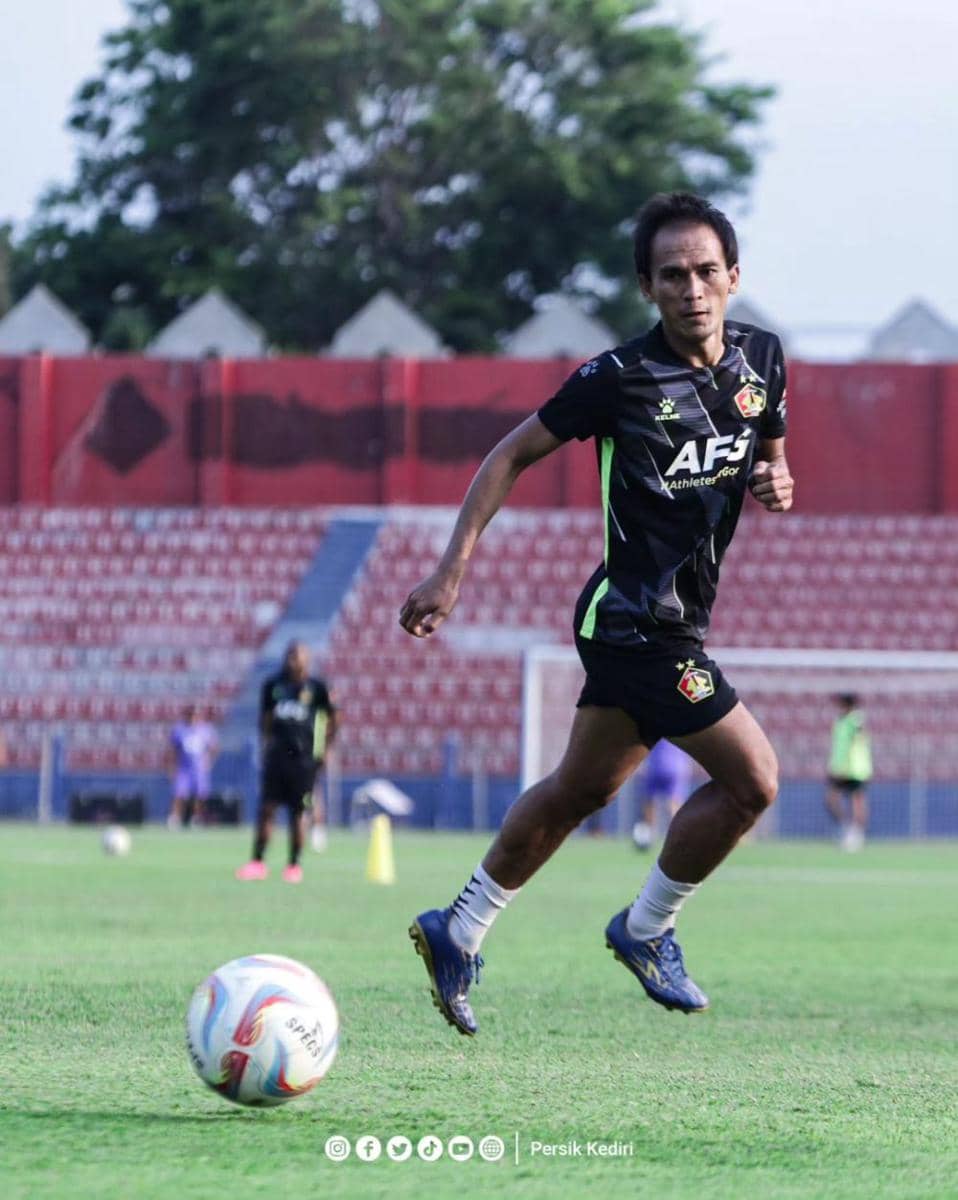 Pemain Persik Kediri saat berlatih. Instagram.com/ persikfcofficial