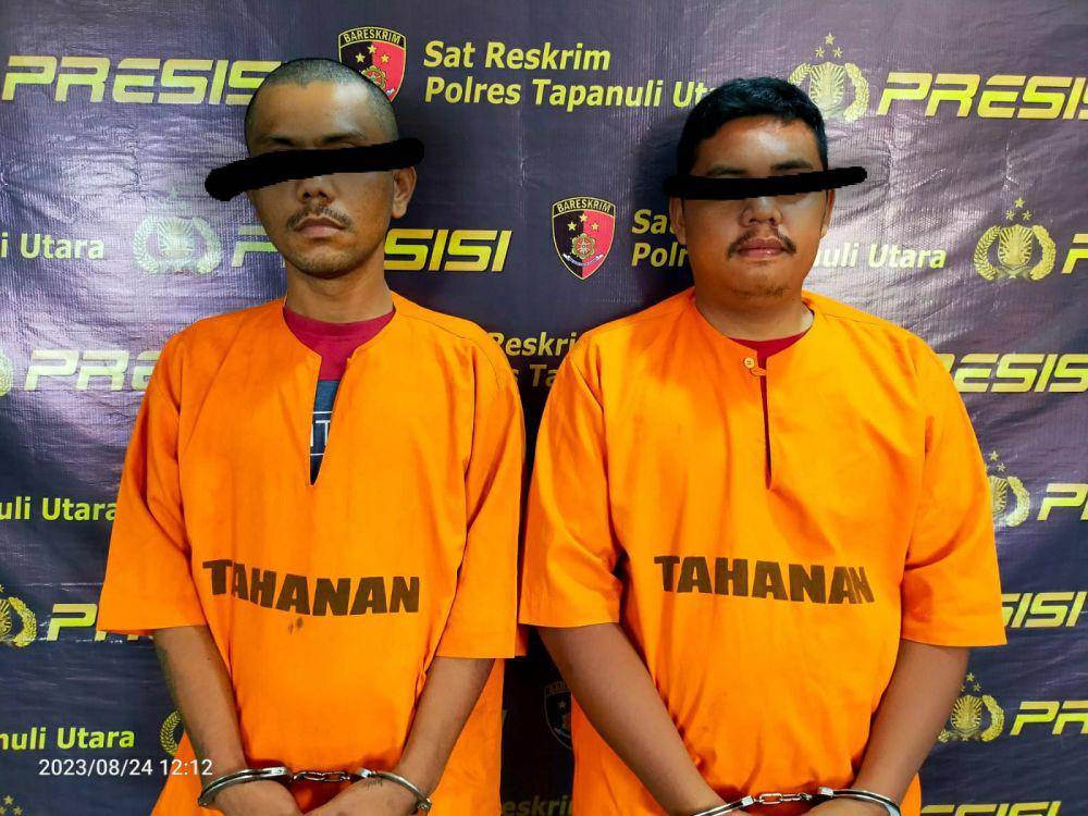 Dua bandit yang menyamar menjadi polisi saat merampok korbannya. (Dok Polres Taput)