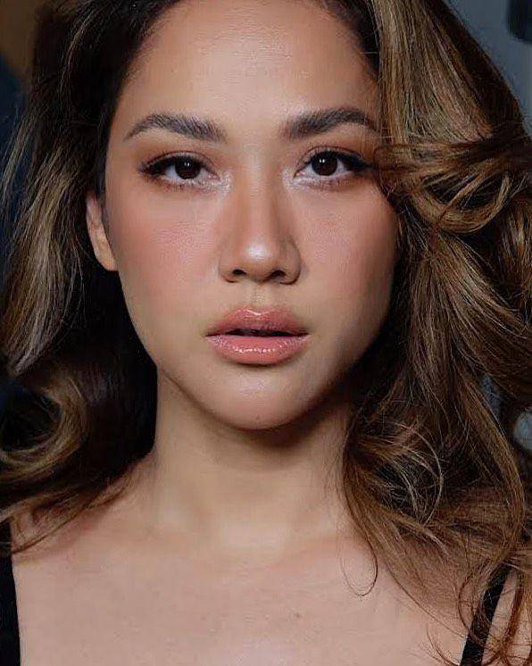 gaya makeup ala Bunga Citra Lestari (instagram.com/bclsinclair)