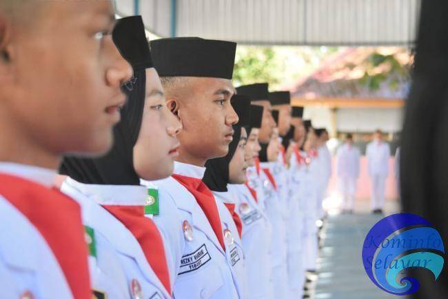 Paskibra Kepulauan Selayar bertugas pada upacara penurunan bendera 17 Agustus 2023 dalam kondisi kelaparan. (Dok. Pemkab Selayar)