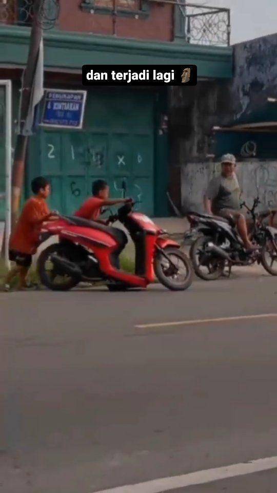 motor rangka patah kocak (instagram.com/meme_otomotif)
