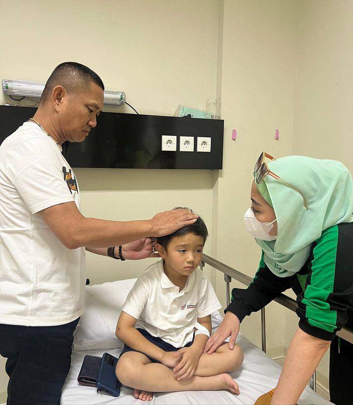 anak Bella Shofie jatuh di sekolah (Instagram.com/bellashofie_rigan)
