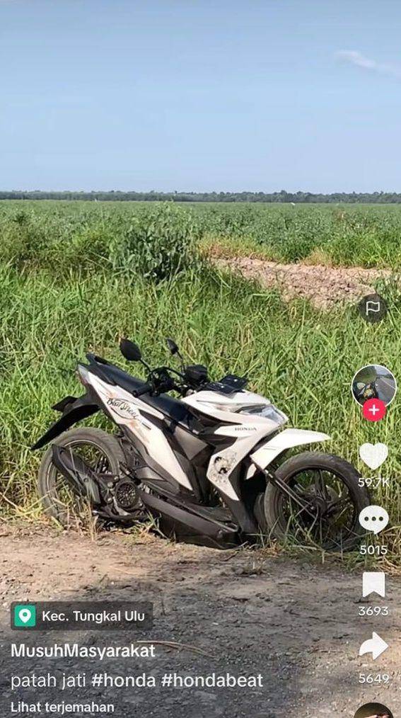 motor rangka patah kocak (twitter.com/txtfrombrand)