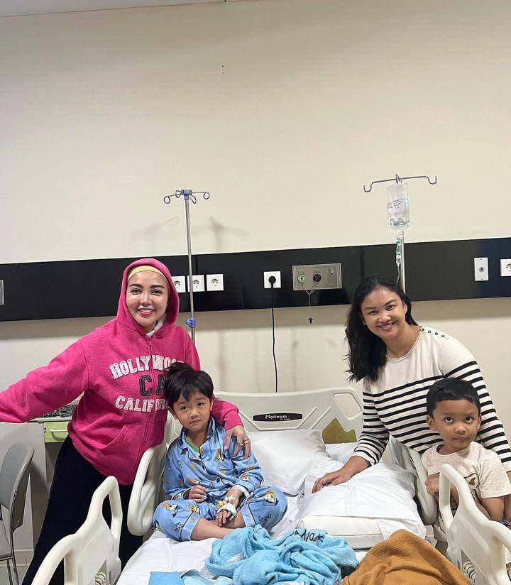 anak Bella Shofie jatuh di sekolah (Instagram.com/bellashofie_rigan)
