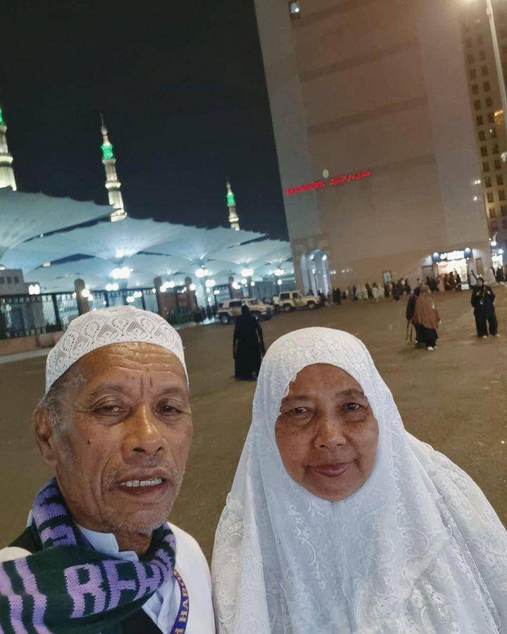 Indah Permatasari berangkatkan mertua umrah (instagram.com/indahpermatas)
