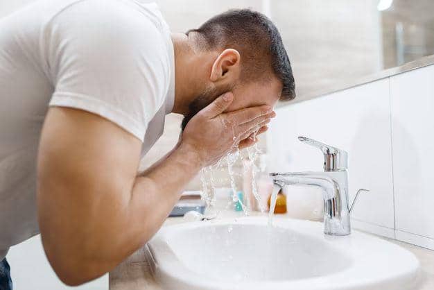 ilustrasi mencuci muka (freepik.com/nomadsoul1)