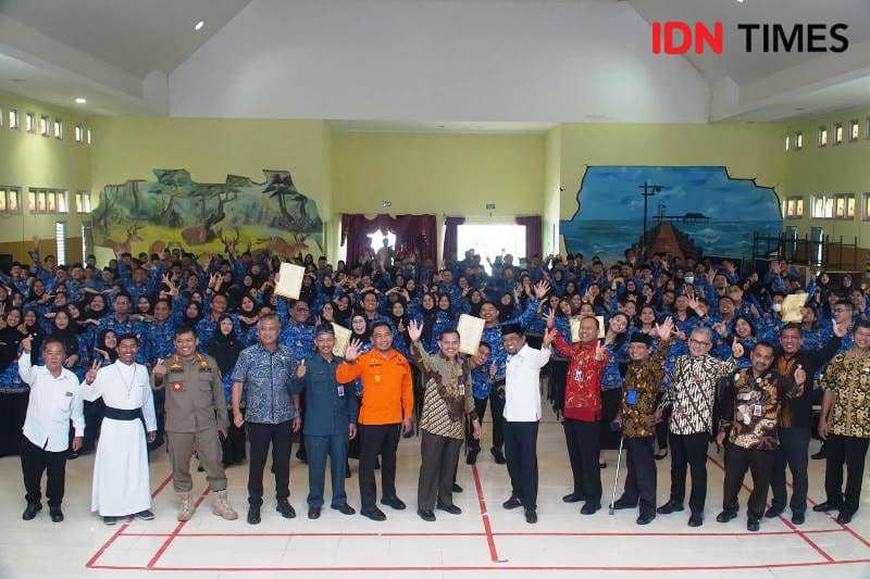 259 CPNS penerima SK ASN 100 persen foto bersama dengan pejabat PPU dan undangan lainnya (IDN Times/Ervan)