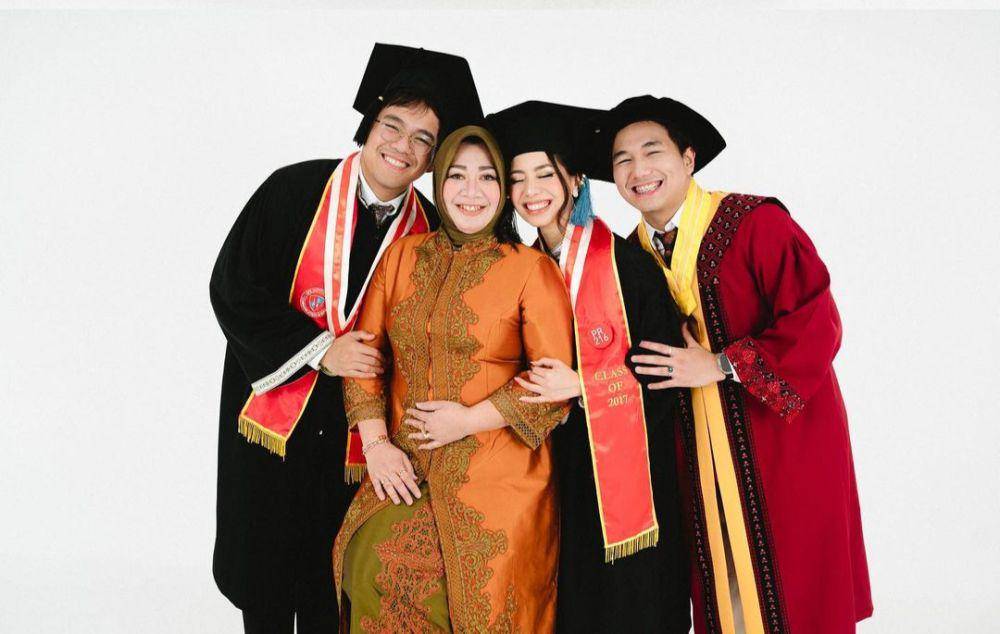 Foto keluarga Abel Cantika (Instagram.com/abelllyc)