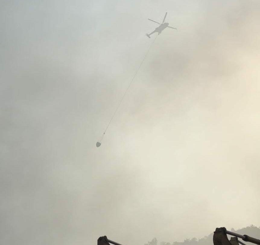 Padamkan Api, 200 Ton Air Dijatuhkan di TPA Sarimukti