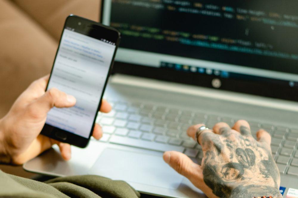 ilustrasi mengecek IMEI (pexels.com/Olha Ruskykh)