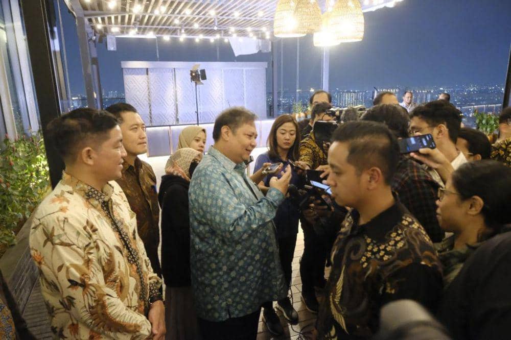 Menteri Koordinator Bidang Perekonomian Airlangga Hartarto menjadi tuan rumah jamuan makan malam bagi 28 perwakilan negara anggota The Organization for Economic Co-operation and Development (OECD) di Indonesia, pada Kamis (24/8). (Dok. Kemenko Perekonomian)