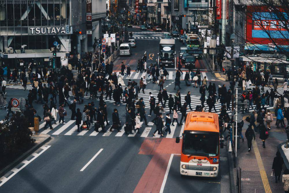 potret Shibuya Station yang dipenuhi para pekerja (unsplash.com/Manuel Cosentino)