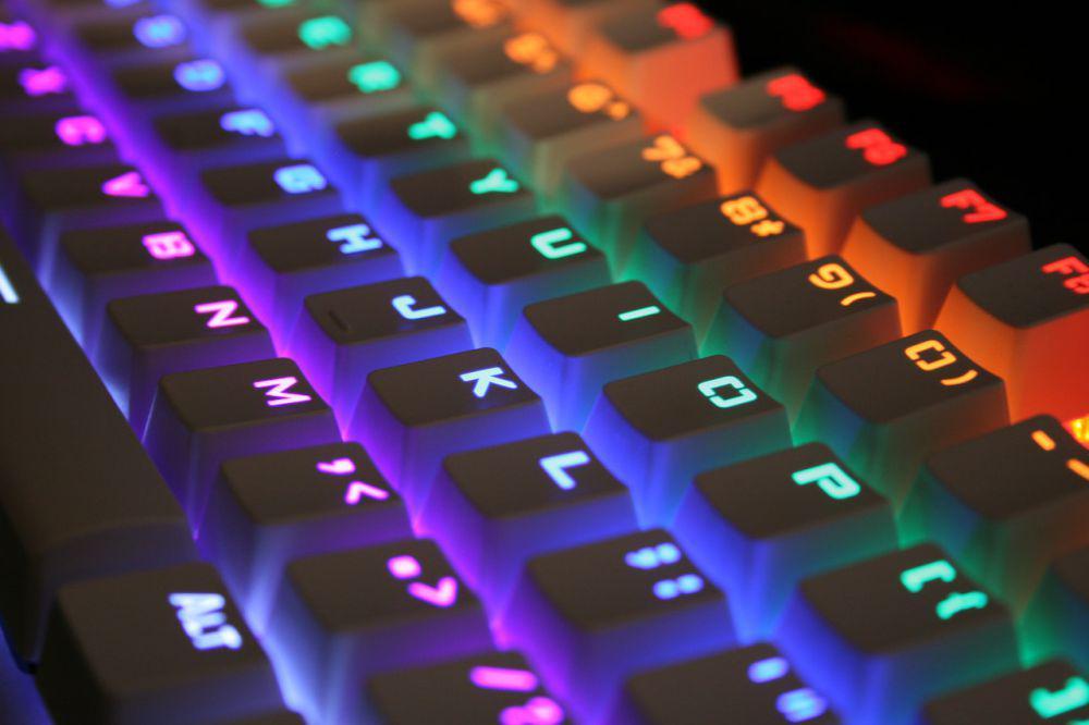 5 Kekurangan Keyboard RGB, Sakit di Mata?