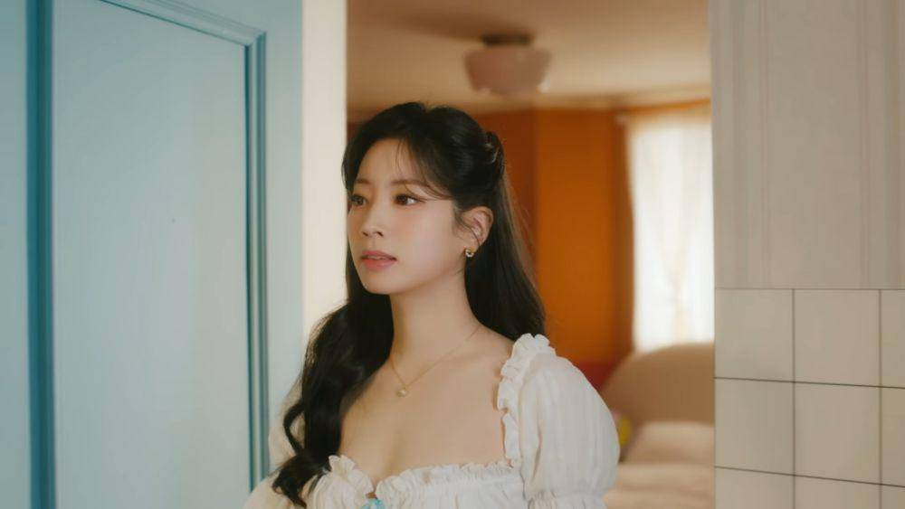 cuplikan MV "Moonlight Sunrise" (youtube.com/JYP Entertainment)