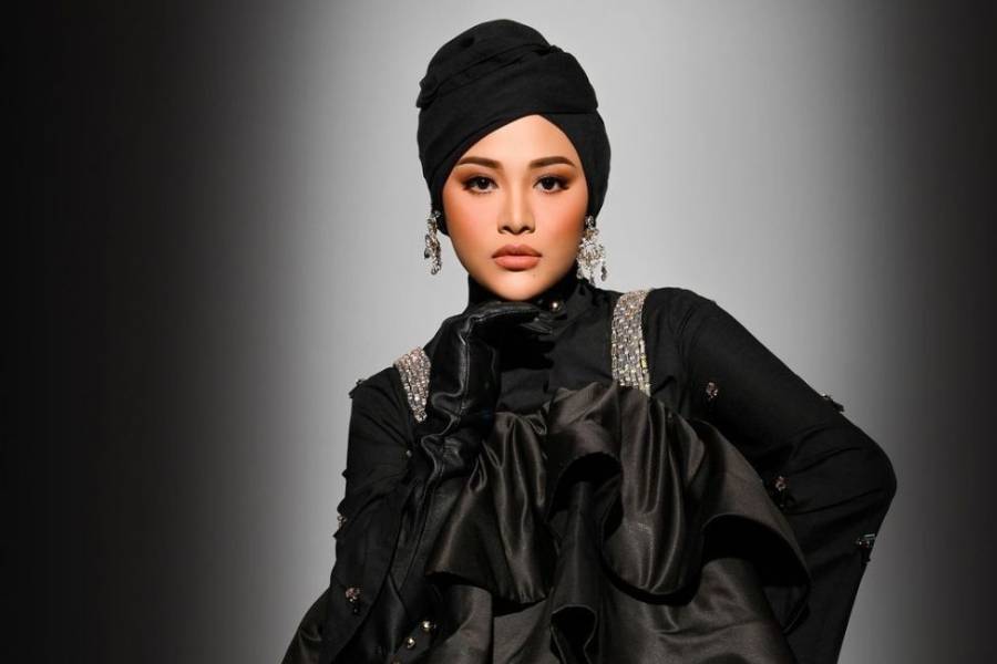 Aurel Hermansyah saat kenakan hijab hitam. (instagram.com/riomotret)