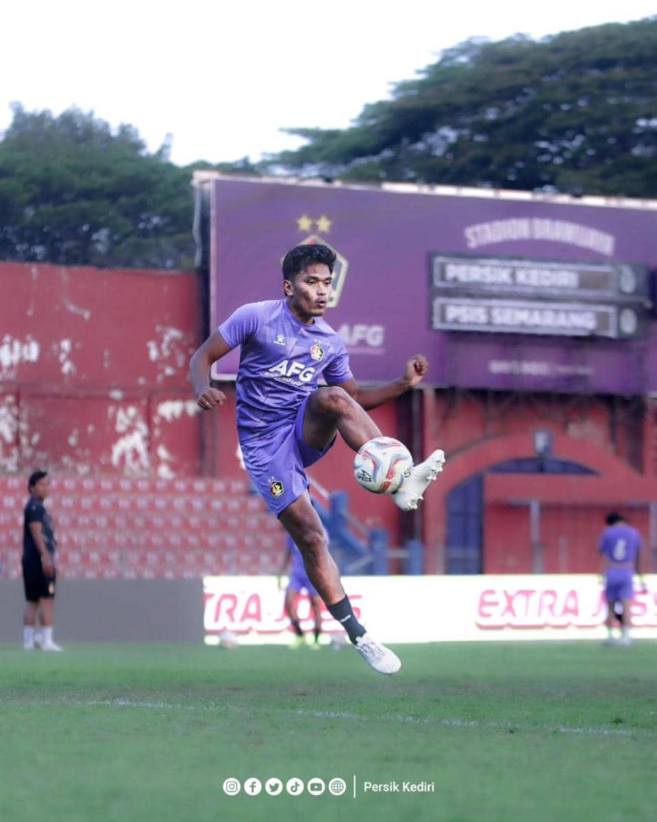 Pemain Persik Kediri saat berlatih. Instagram.com/ persikfcofficial