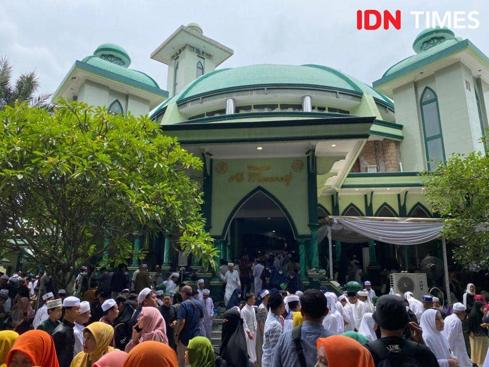 Jemaah Membludak Ingin Salat Jumat Bareng Jokowi di Masjid Al-Musannif
