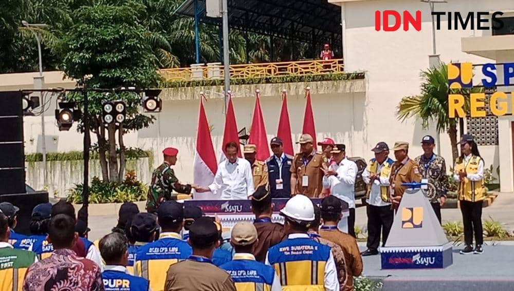 Presiden Jokowi meresmikan SPAM Mebidang di Binjai, Jumat (25/8/2023) (IDN Times/Bambang Suhandoko)