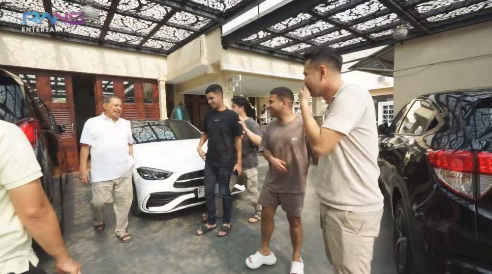 showroom mobil Pak Muh (YouTube.com/Rans Entertainment)
