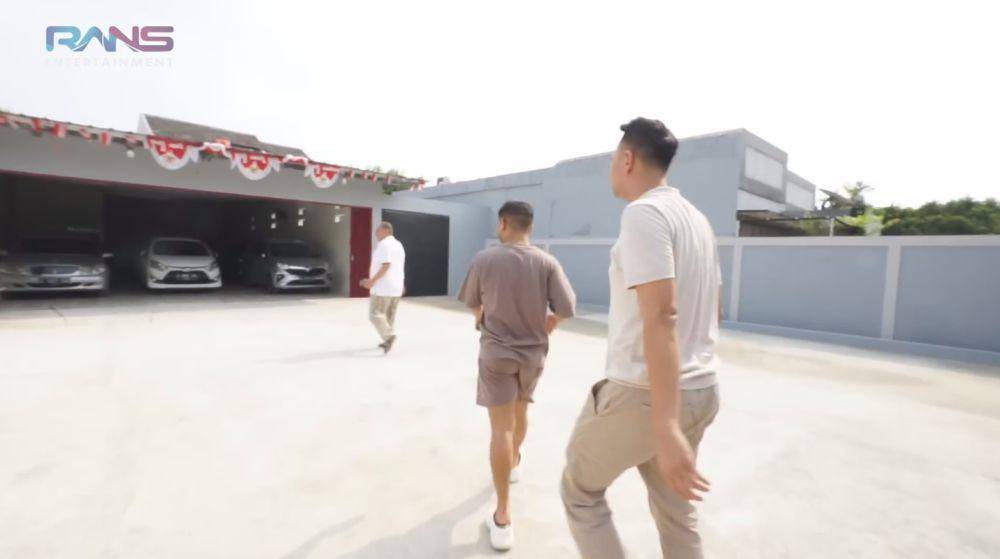 showroom mobil Pak Muh (YouTube.com/Rans Entertainment)
