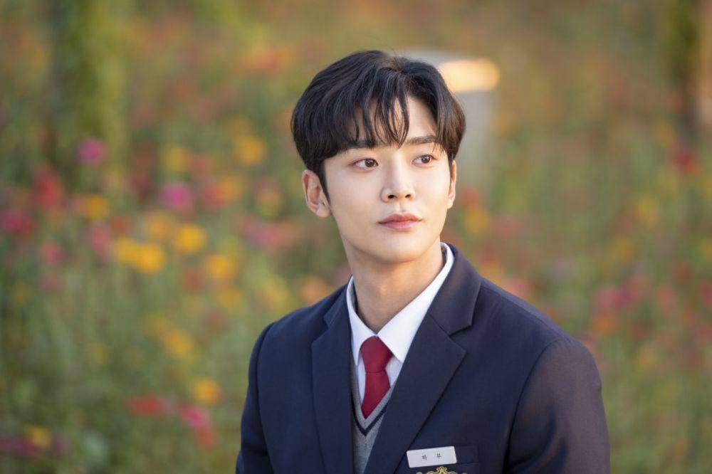 Rowoon dalam drama Extraordinary You (dok. MBC/Extraordinary You)