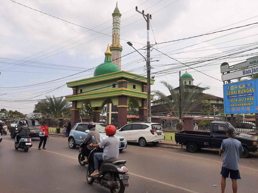 Masjid Jami ini dijadikan korban kebakaran mengungsi sementara.
