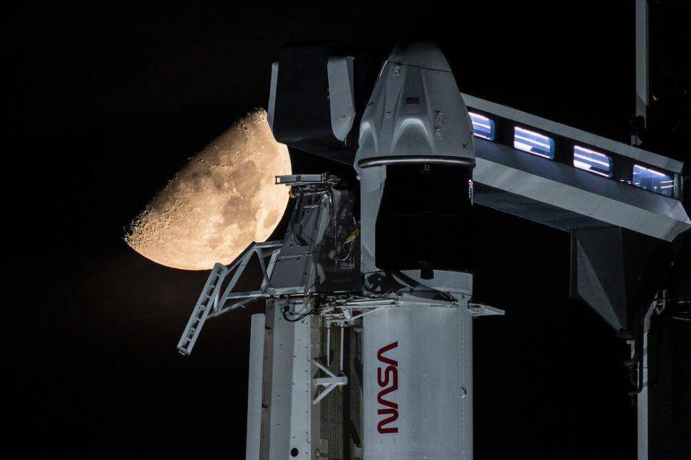 roket Falcon 9 dan kapsul Crew Dragon Endurance (instagram.com/spacex)