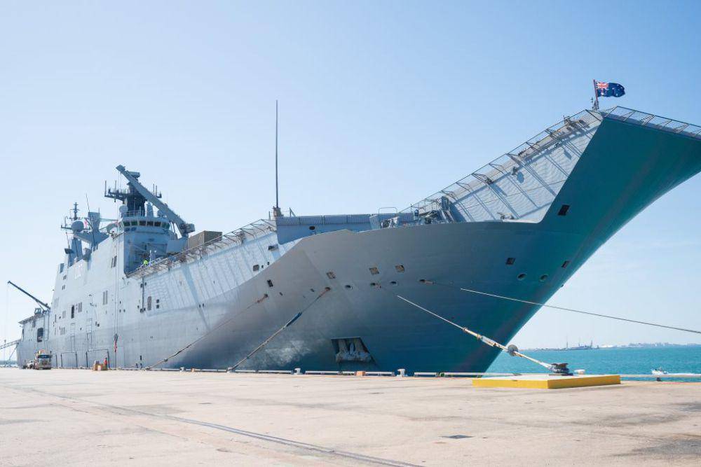 kapal perang HMAS Canberra milik Australia (Twitter.com/Australian Army)
