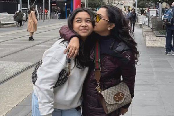 7 Potret Mayangsari Jenguk Khirani di Australia, Bahagia Banget