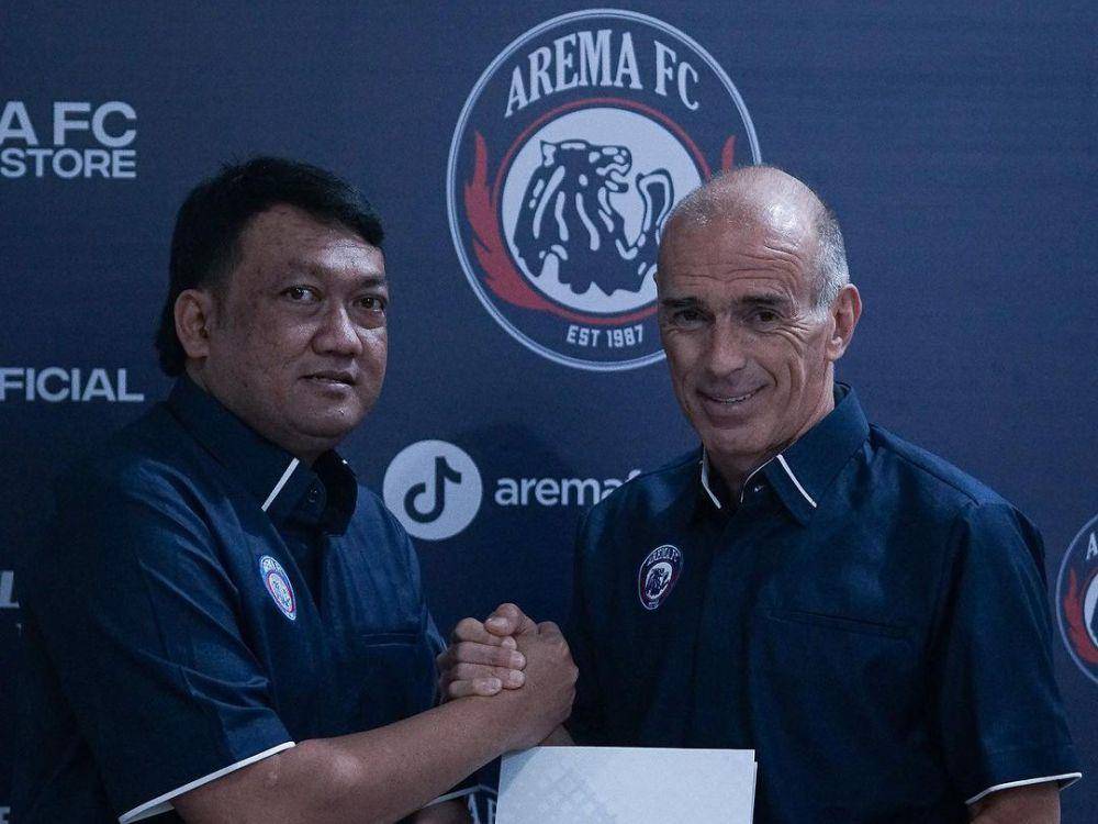 Fernando Valente (kiri) bersama Wiebie Dwi Andriyas sebagai manajer Arema FC. (instagram.com/aremafcofficial)