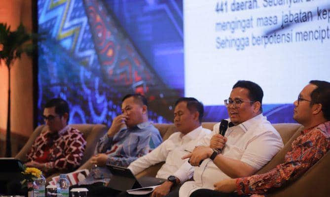 Ketua Bawaslu Rhamat Bagja berbicara pada Rakernas IV PERADI Sai di Makassar, Jumat (25/8/2023). (Dok. Bawaslu RI)